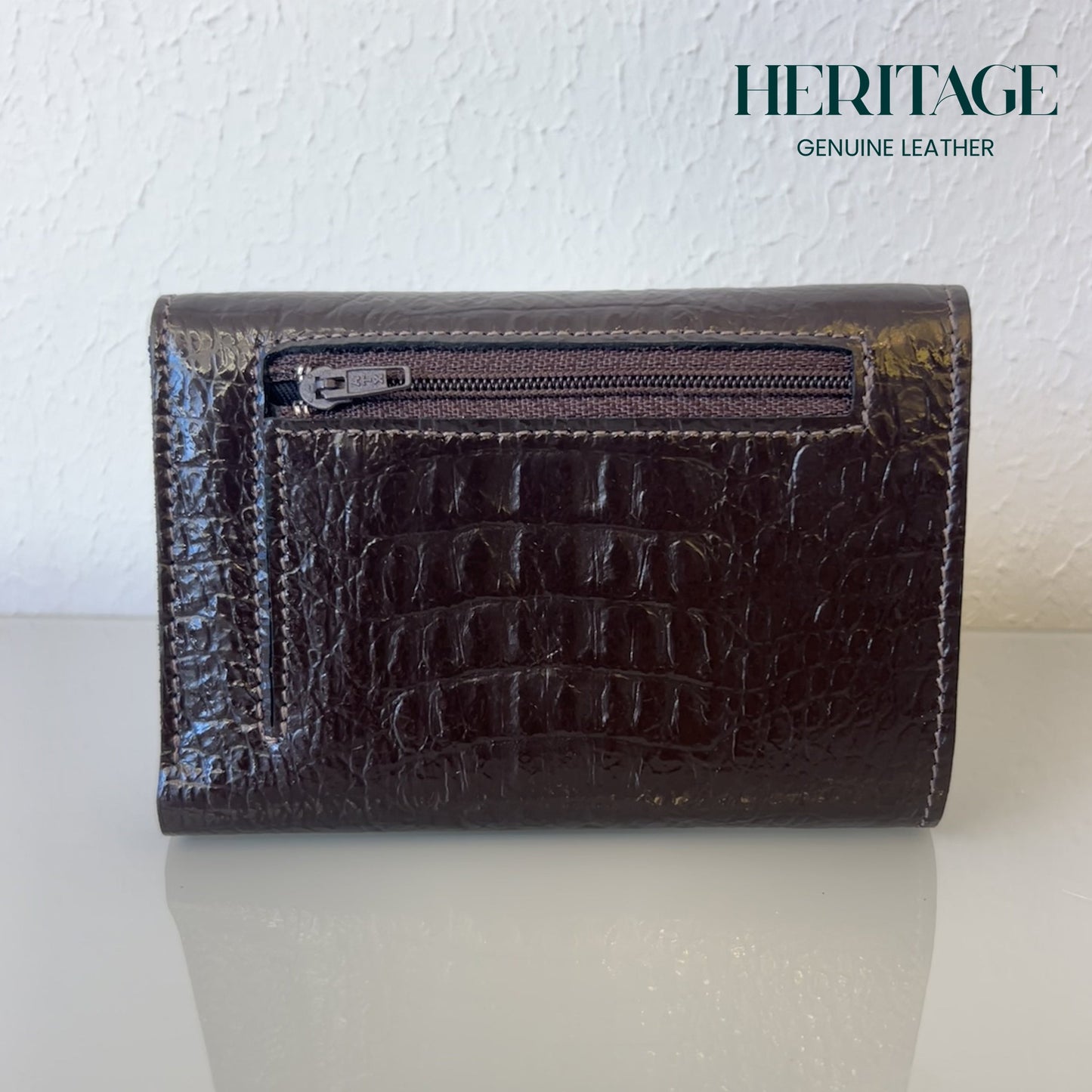 Billetera Vertical con Broche Cuero Charol Café Heritage