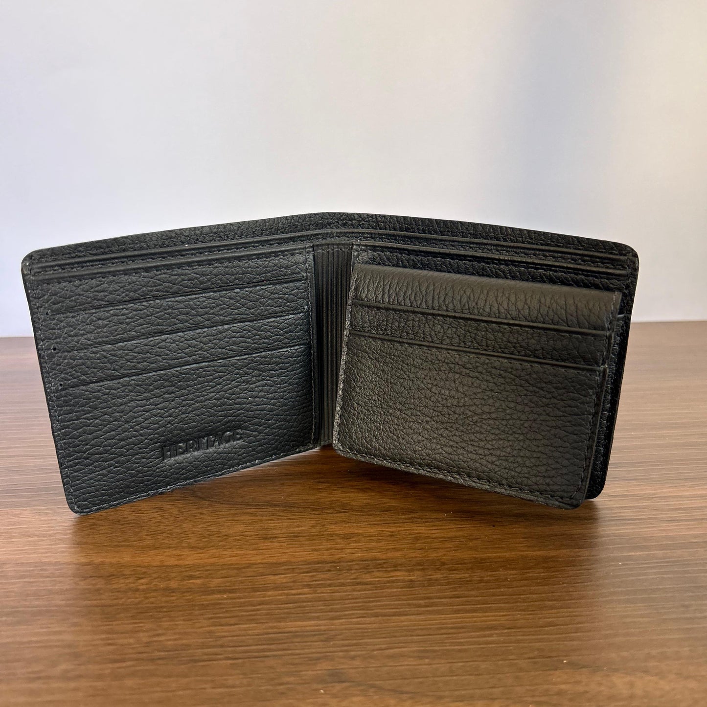 Billetera Bifold con Tarjetero Madrid Cuero Granulado Negro Heritage