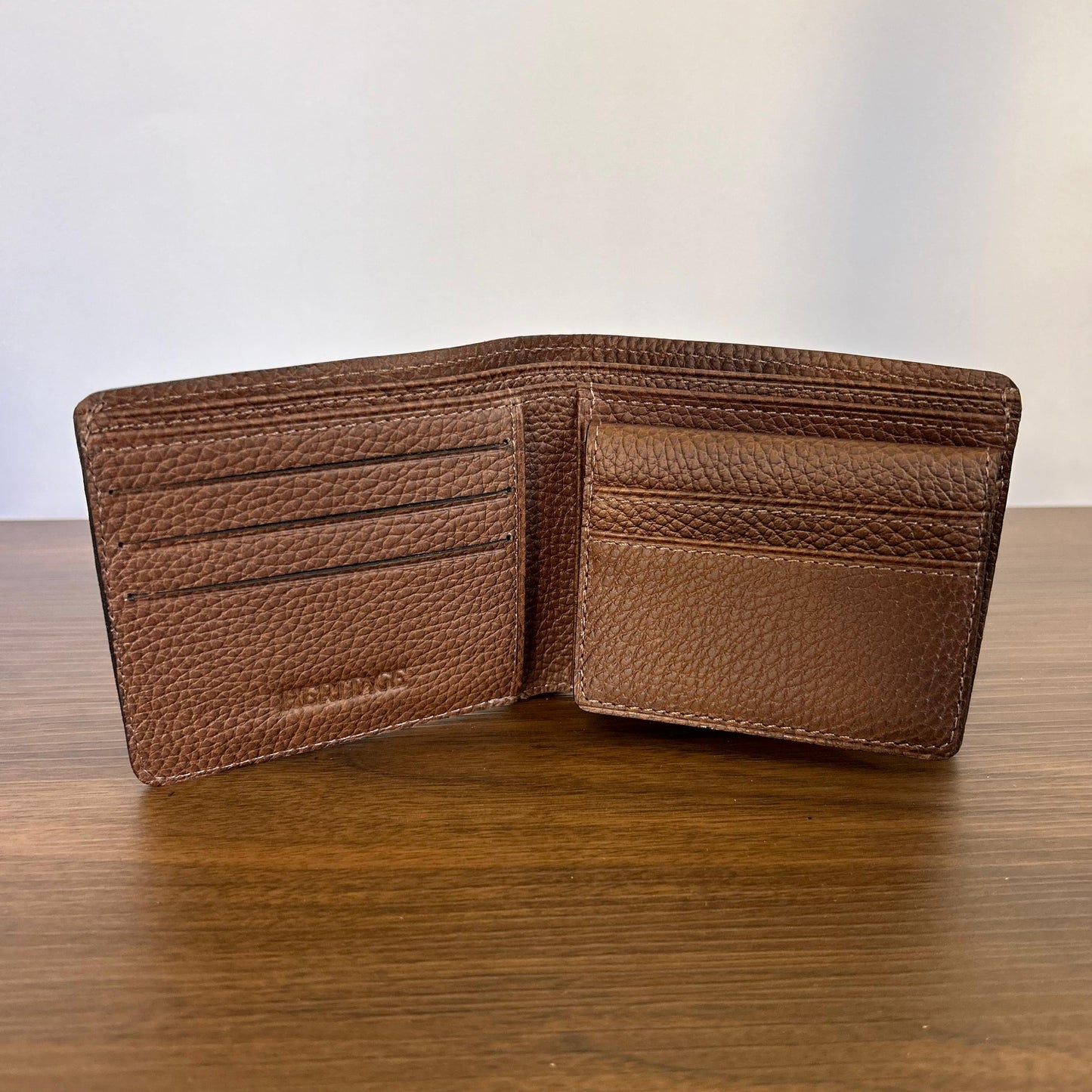 Billetera Bifold con Tarjetero Madrid Cuero Granulado Cafe Heritage