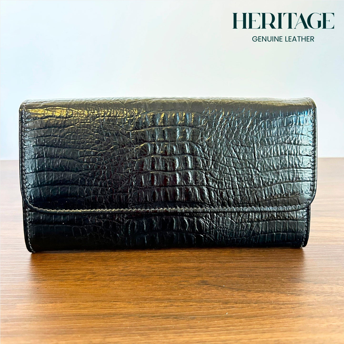 Billetera con Broche en  Cuero Charol Negro Heritage